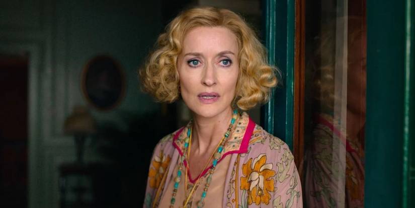 Bella Ainsworth (Natascha McElhone) looking distraught in Hotel Portofino.