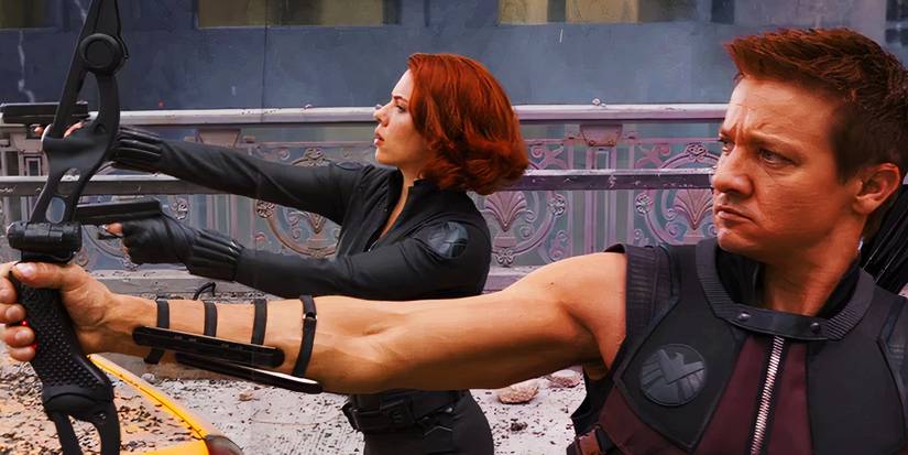 Black Widow and Hawkeye fighting together in The Avengers