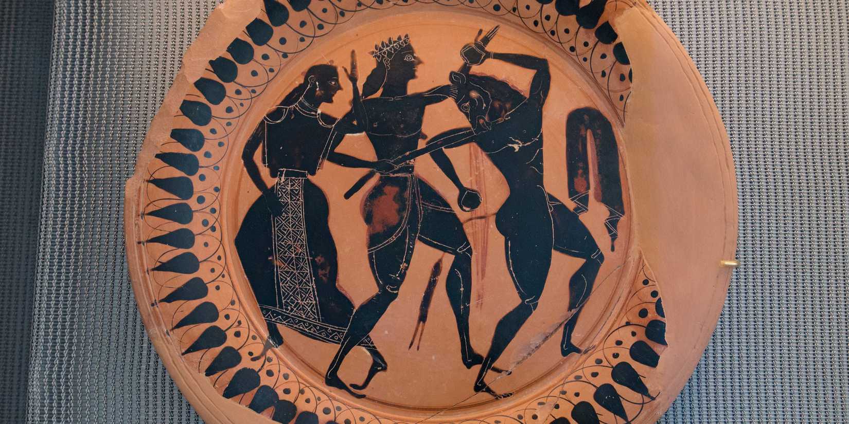 Black and red pottery depicting Theseus and the Minotaur