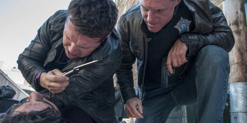 Chicago-PD-Antonio-and-Voight-Interrogate-Suspect
