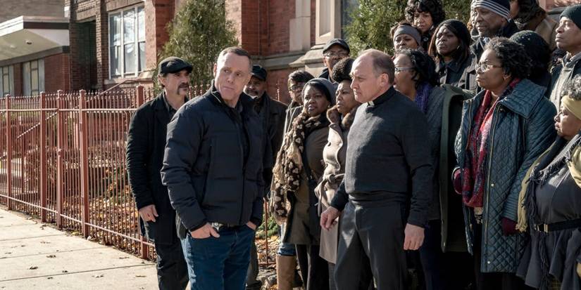 Chicago-PD-Voight-in-front-of-church