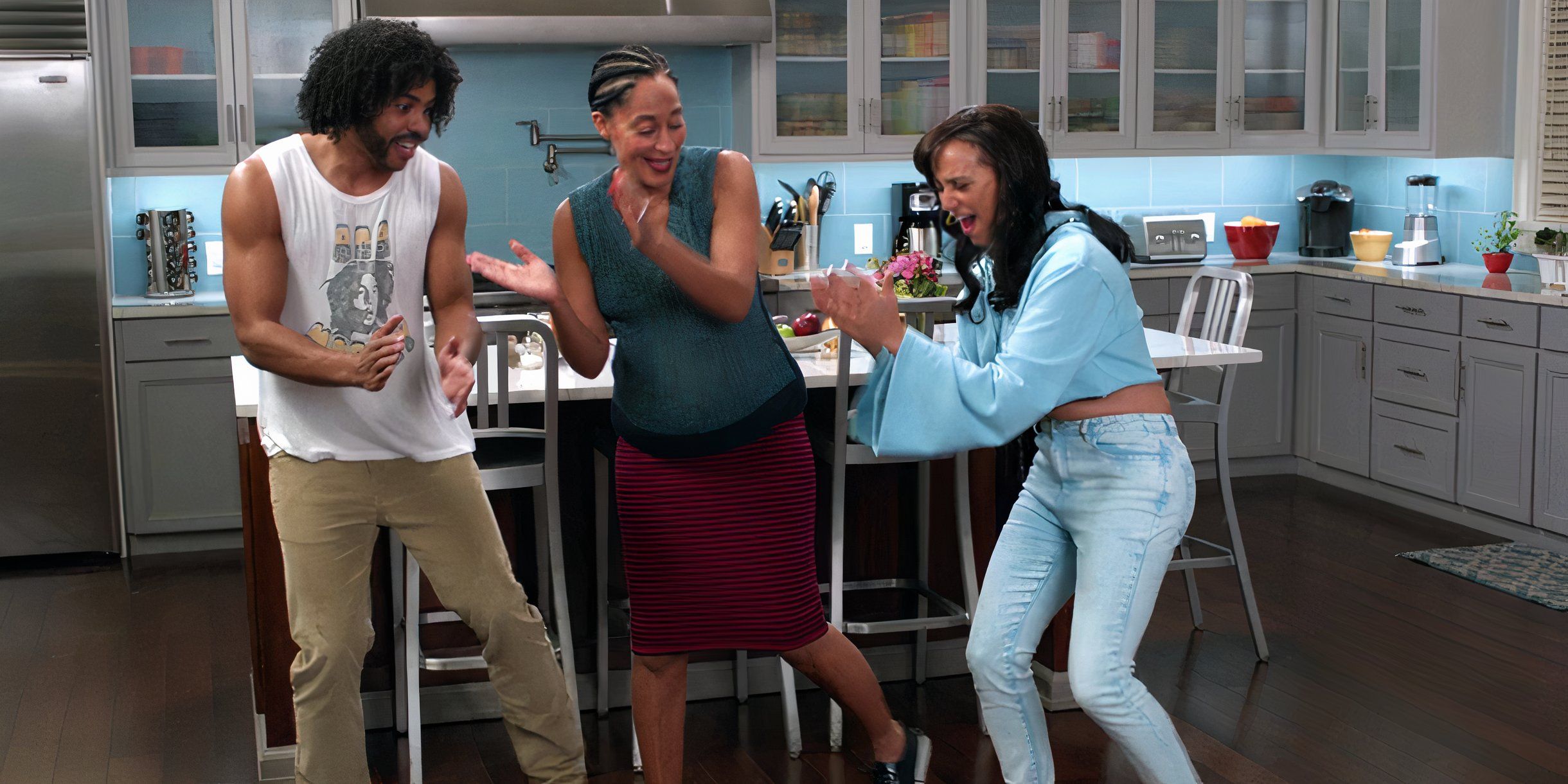 Daveed Diggs and Rashida Jones on Black-ish