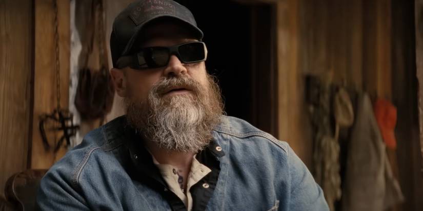 David Harbour wearing glasses as Gunny Leffertz in A Working Man