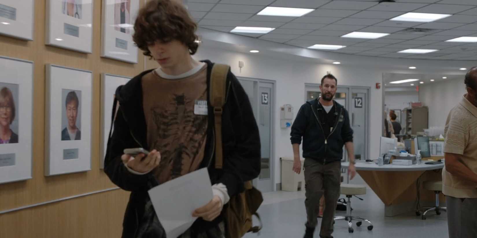 David Saunders (Jackson Kelly) walking away from Dr. Robby (Noah Wyle) in The Pitt episode 1