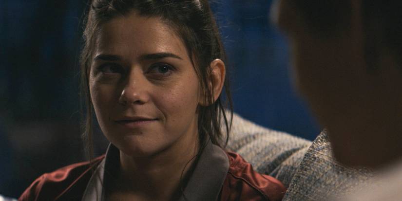 Deb (Molly Brown) chatting with Dexter in Dexter: Original Sin Season 1 Ep 5