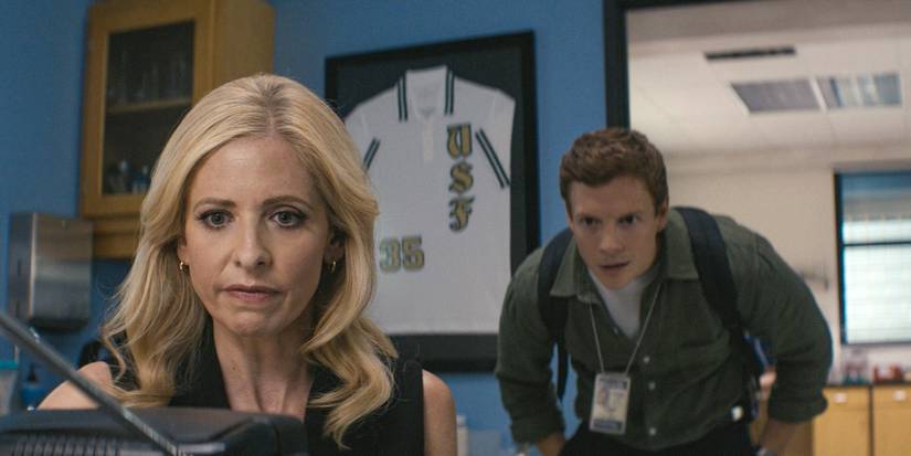 Dexter (Patrick Gibson) curiously watches the horse race broadcast together with Tanya Martin (Sarah Michelle Gellar) in Dexter: Original Sin Season 1 Ep 5