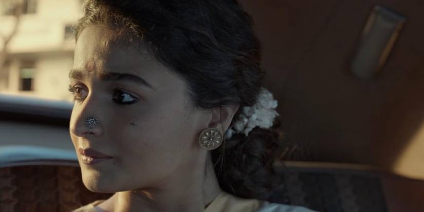 Gangubai Kathiawadi close up in car