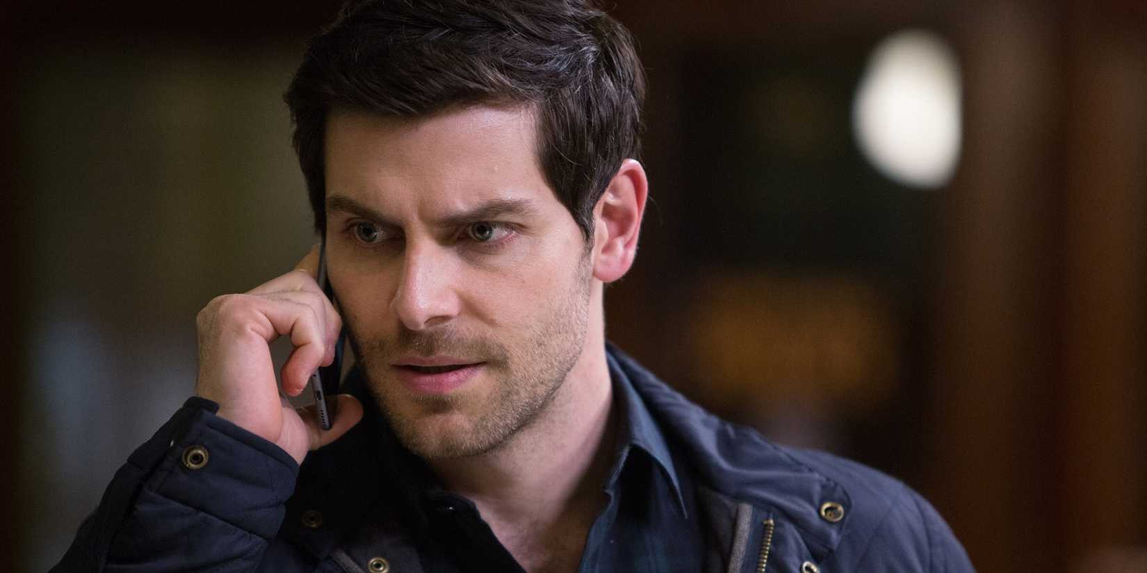 Nick on the phone in Grimm