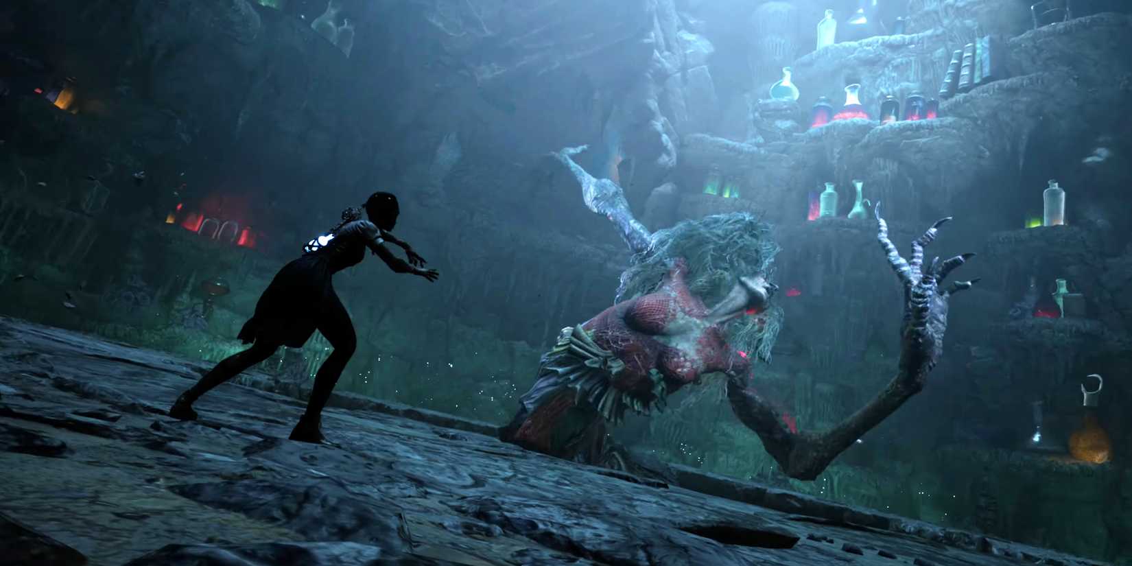 Hazel fighting a giant, flailing boss in a room full of tiny alcoves in South of Midnight.