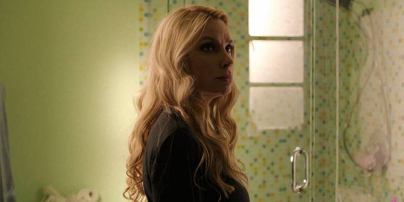 Holly (Meadow Williams) in Den of Thieves