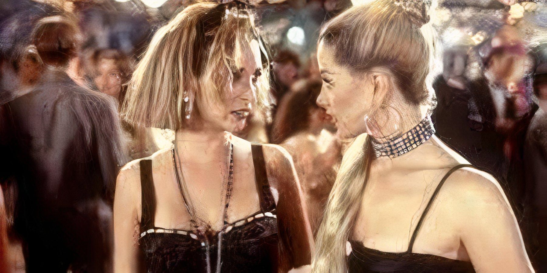 Lisa Kudrow and Mira Sorvino in Romy and Michele's High School Meeting, wearing black tops and rims and silver necklaces