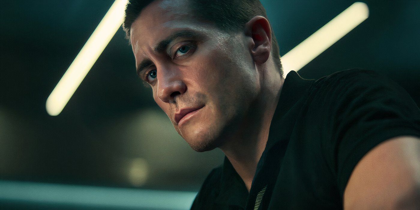 Jake Gyllenhaal as Joe Baylor looking concerned in The Guilty