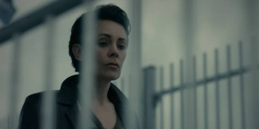 Jess (Kate Elliott) walking past a fence in The Gulf.