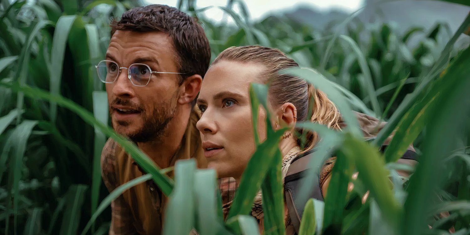 Jonathan Bailey and Scarlett Johansson in Jurassic World Rebirth