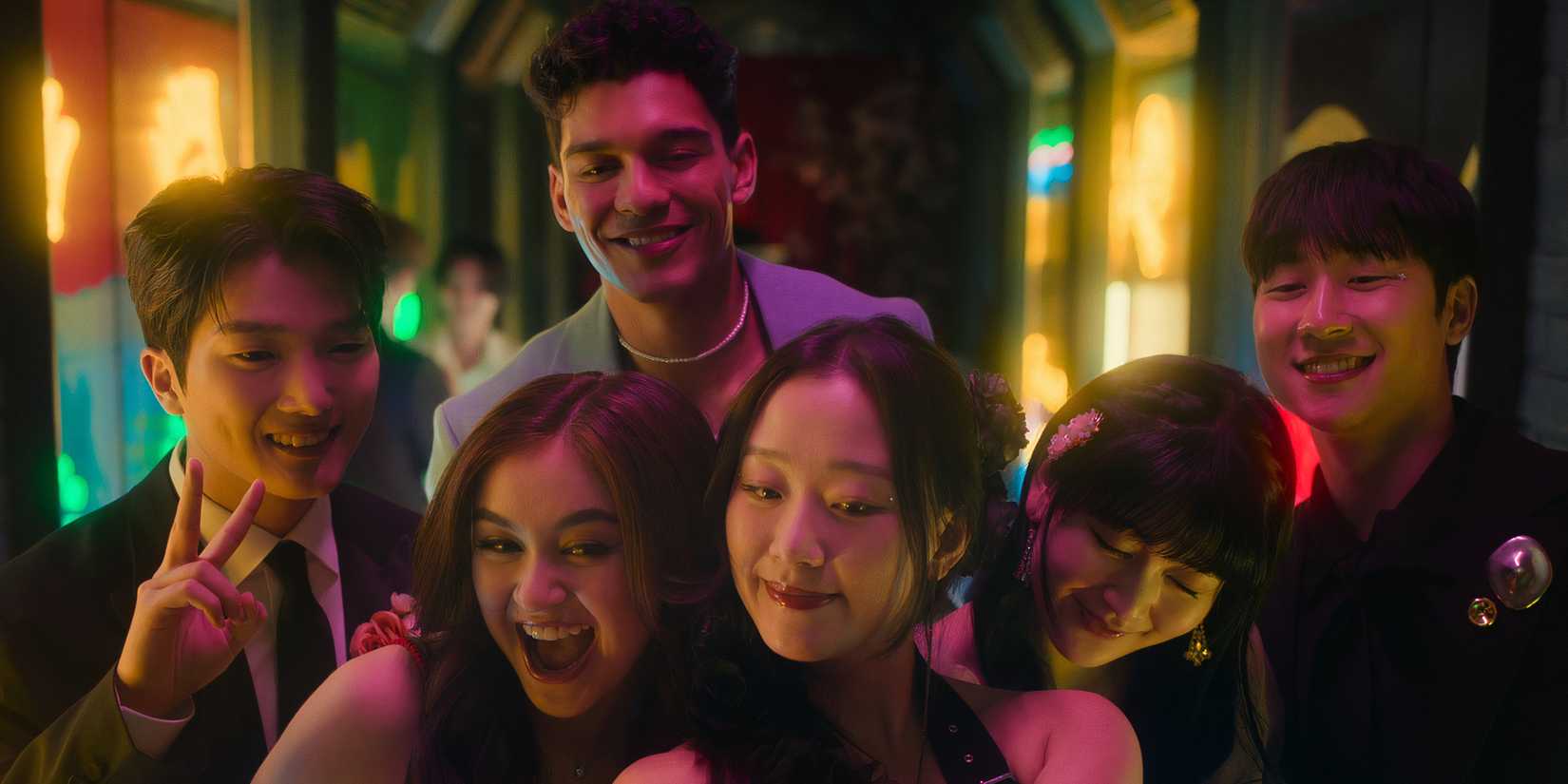 Kitty and her friends pose for a selfie in XO, Kitty season 2