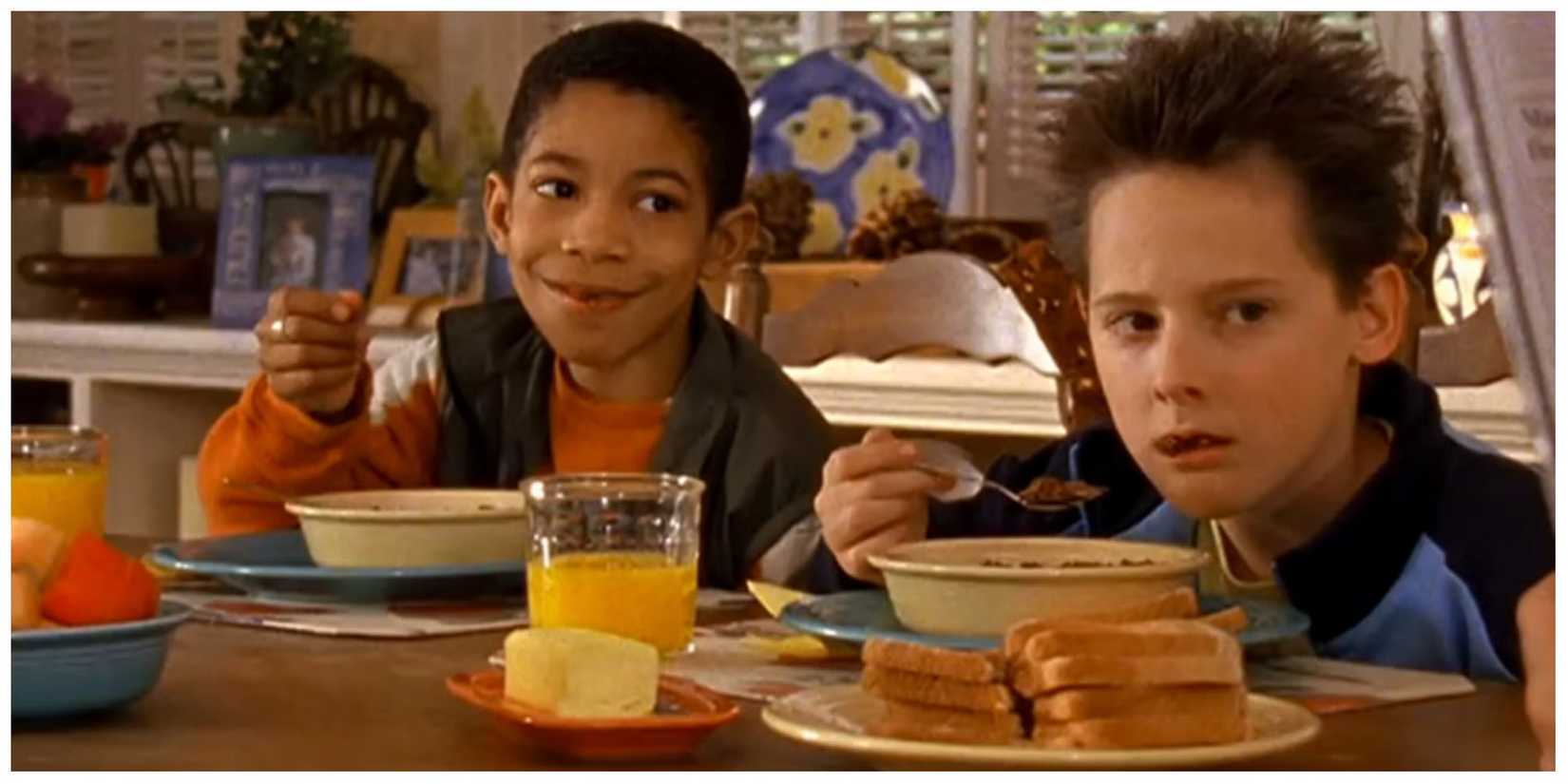 Lanny and Matt eating breakfast in Lizzie McGuire