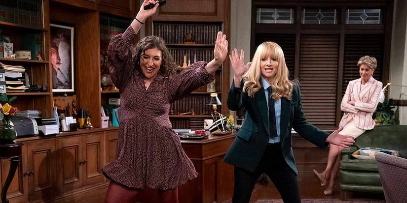 Mayim-Bialik-and-Melissa-Rauch-in-Night-Court-Season-3-Episode-5