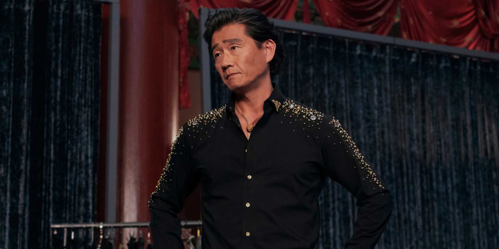 Mr. Moon has his hands on his hips in XO, Kitty season 2, episode 8