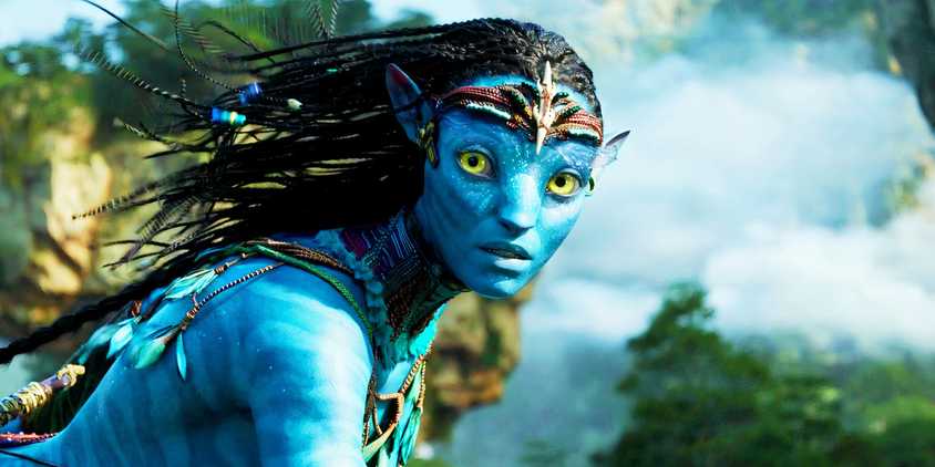 Neytiri flying on an Ikran and looking worried in Avatar the Way of Water