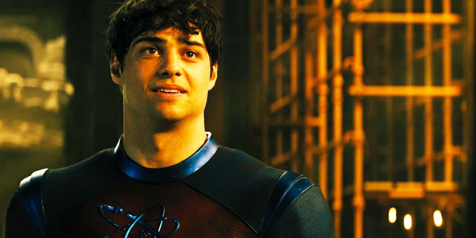 Noah Centineo kaip atomas Smasheris juodame Adome