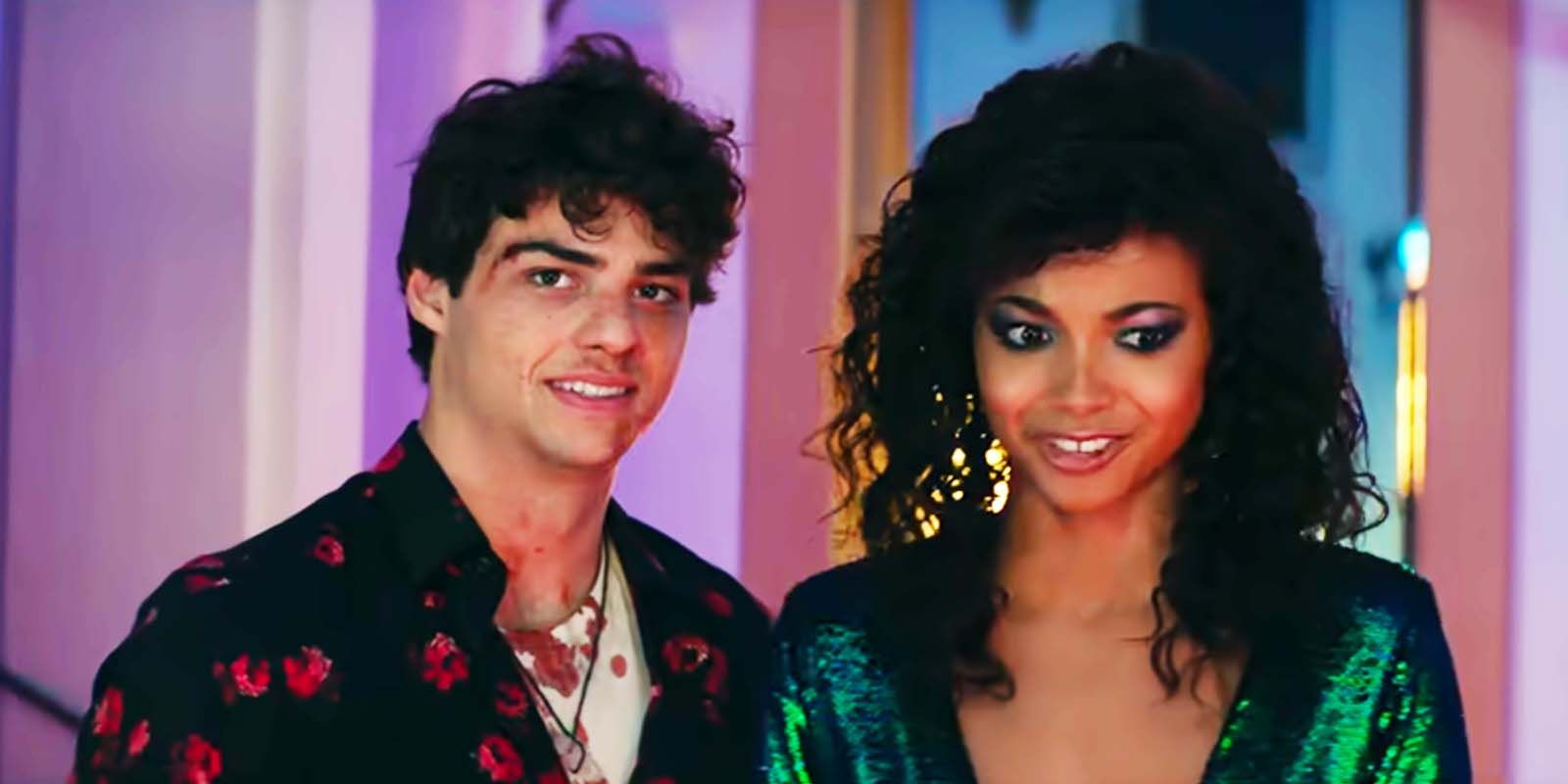 Noah Centineo kaip Langstonas ir Ella Baliinska kaip Jane Charlie angeluose