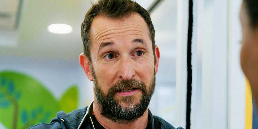 Noah Wyle is speaking to someone in The Pitt