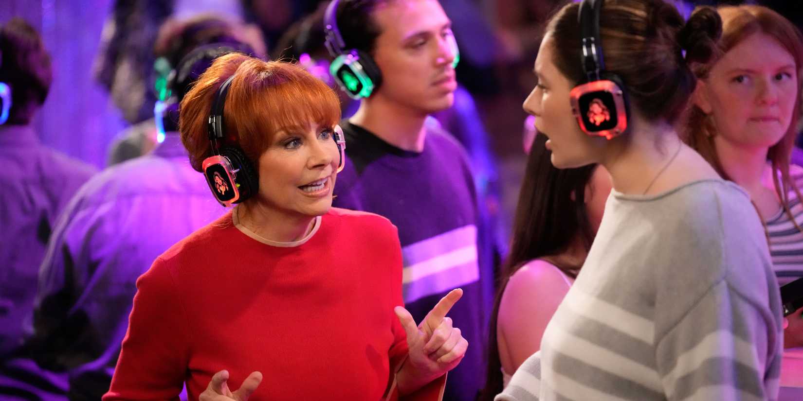 Bobbie and Gracie at the silent disco in Happy's Place season 1, episode 10