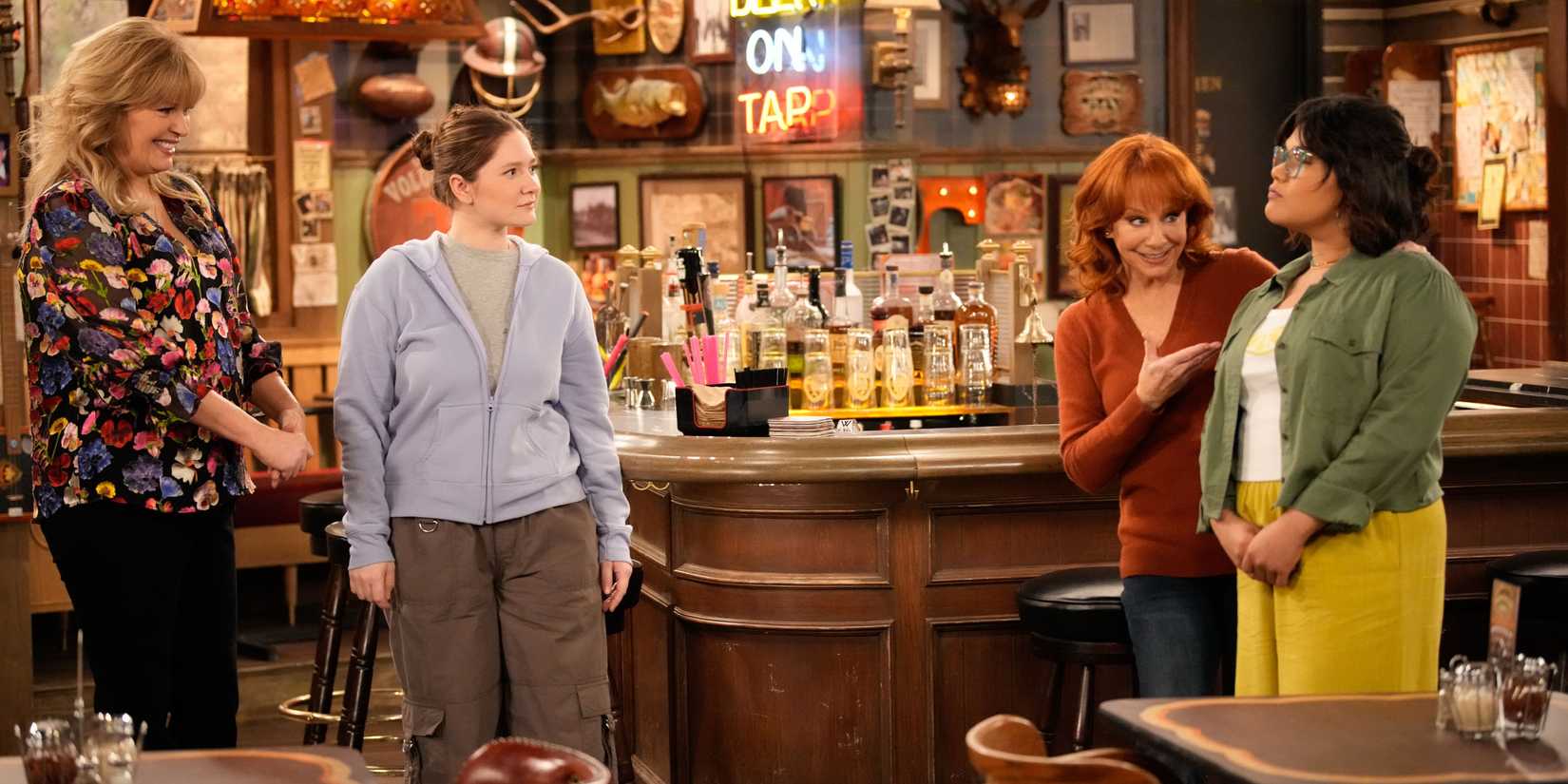 Bobbie introduces Gracie and Isabella in Happy's Place season 1, episode 10