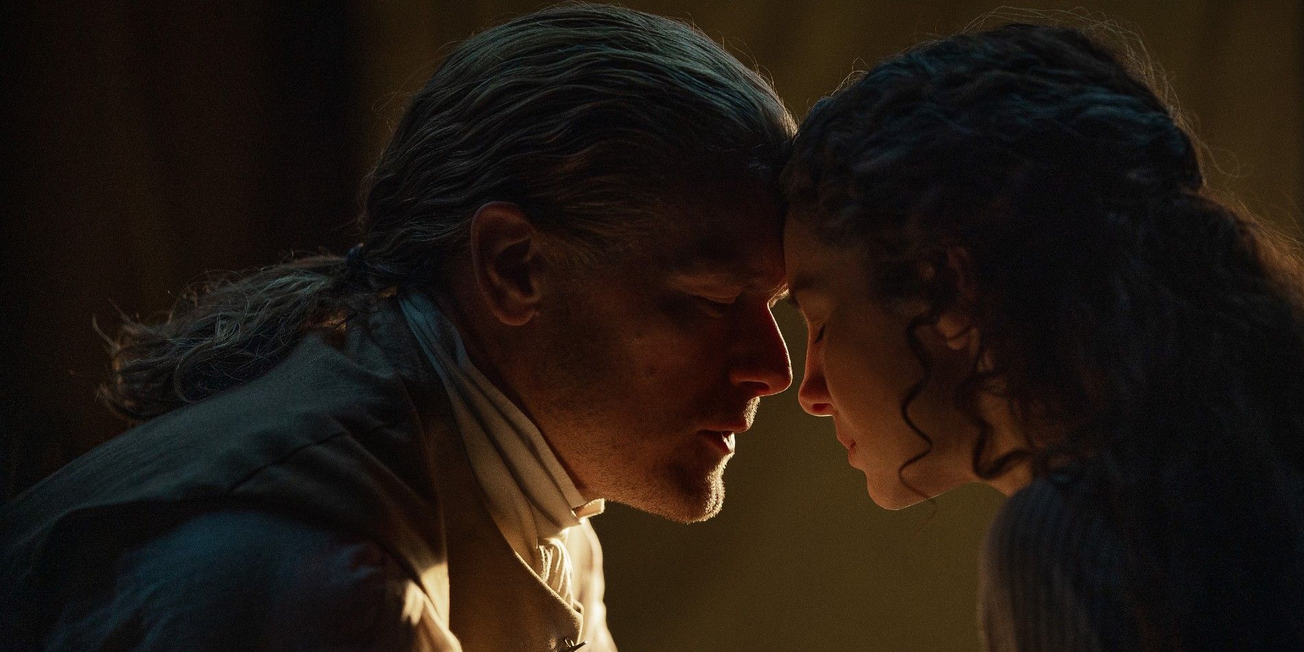 Jamie y Claire en Outlander Temporada 7 Episodio 15