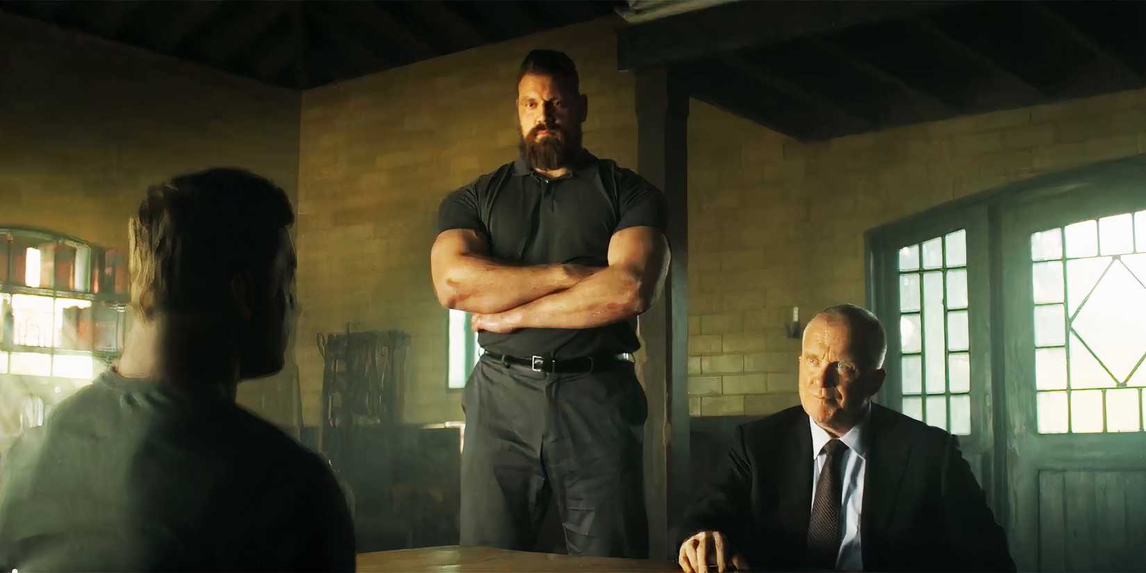 Paulie crossing his arms in Reacher season 3