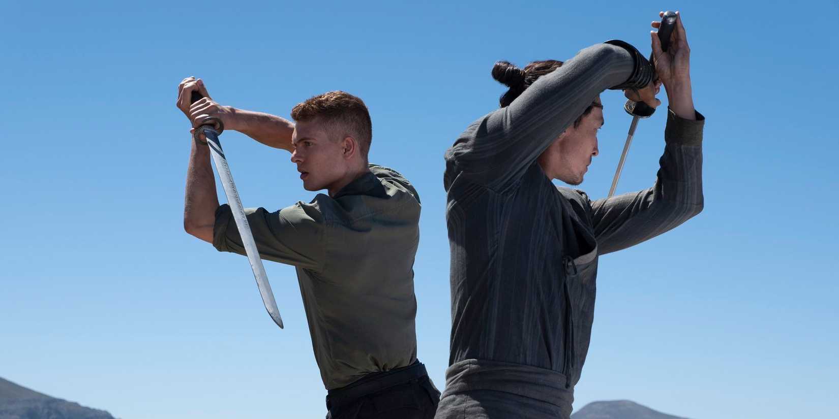 Rand and Lan training with swords in The Wheel of Time