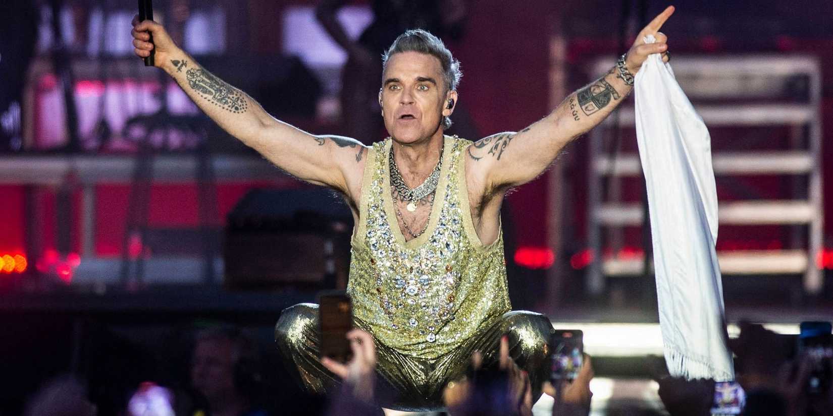 Robbie-Williams Performing