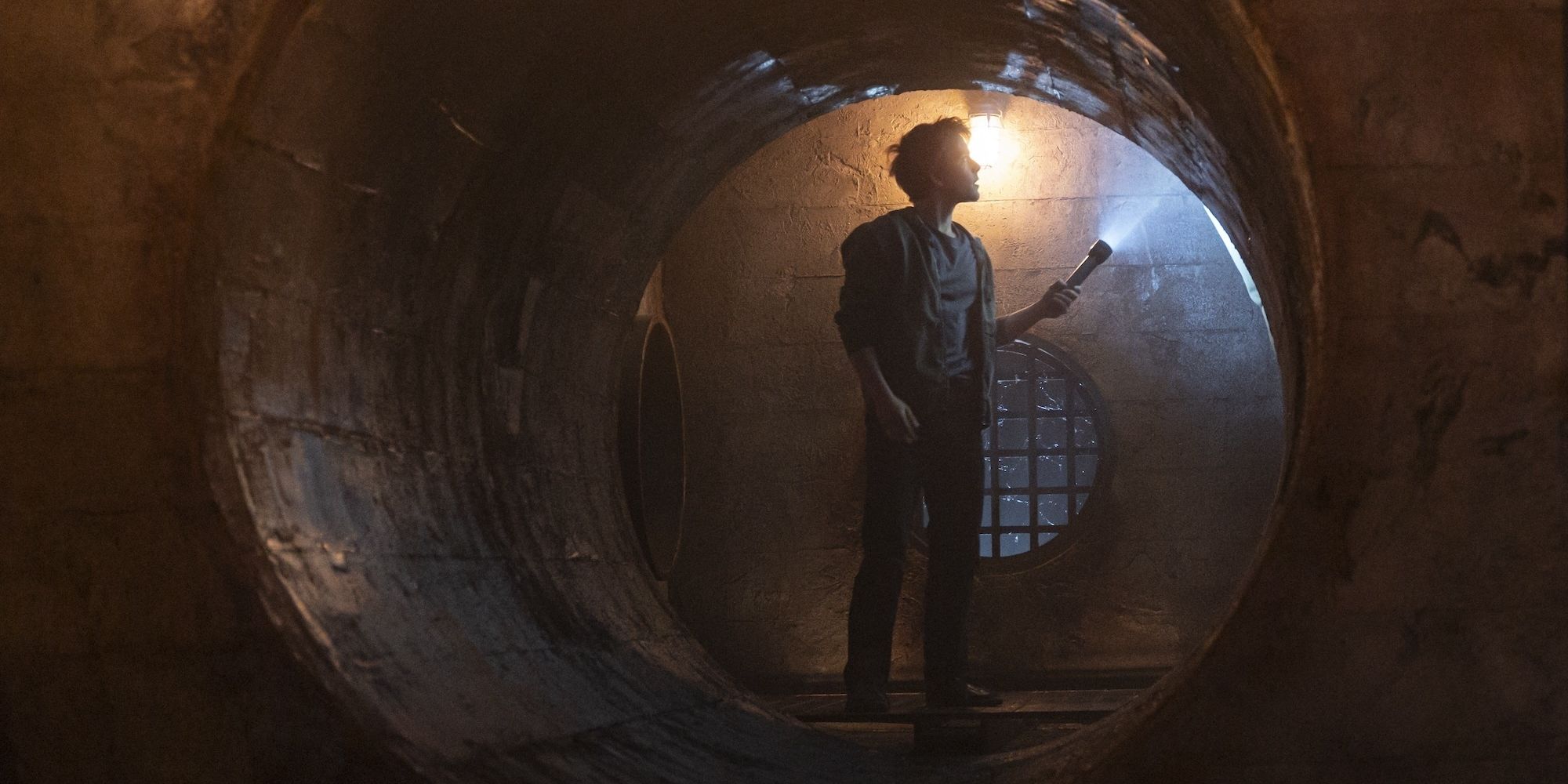 Sam McCarthy searching sewer in Goosebumps The Vanishing episode 2