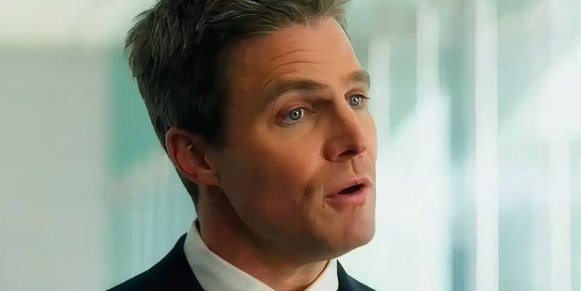 Stephen Amell speaking in Suits LA