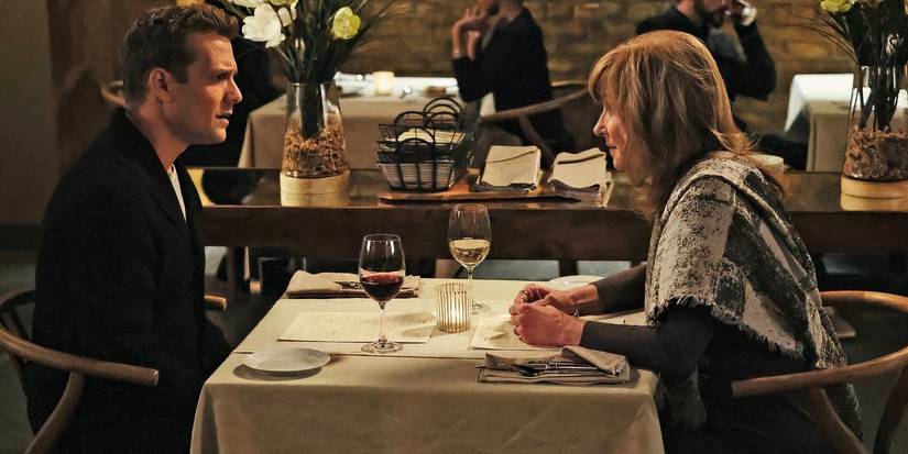 Harvey and his mother at dinner in the Suits episode "The Painting"