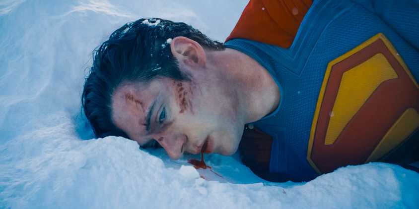 Close up of Clark Kent / Superman (David Corenswet) injured and dying on the snow in Superman (2025)