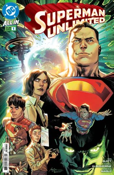 Superman Unlimited #1 cover de Rafael Albuquerque, apresentando uma colagem de personagens do Superman, incluindo Superman, Lois, Jimmy Olsen, Jon Kent, Zod e um personagem de Gorilla City