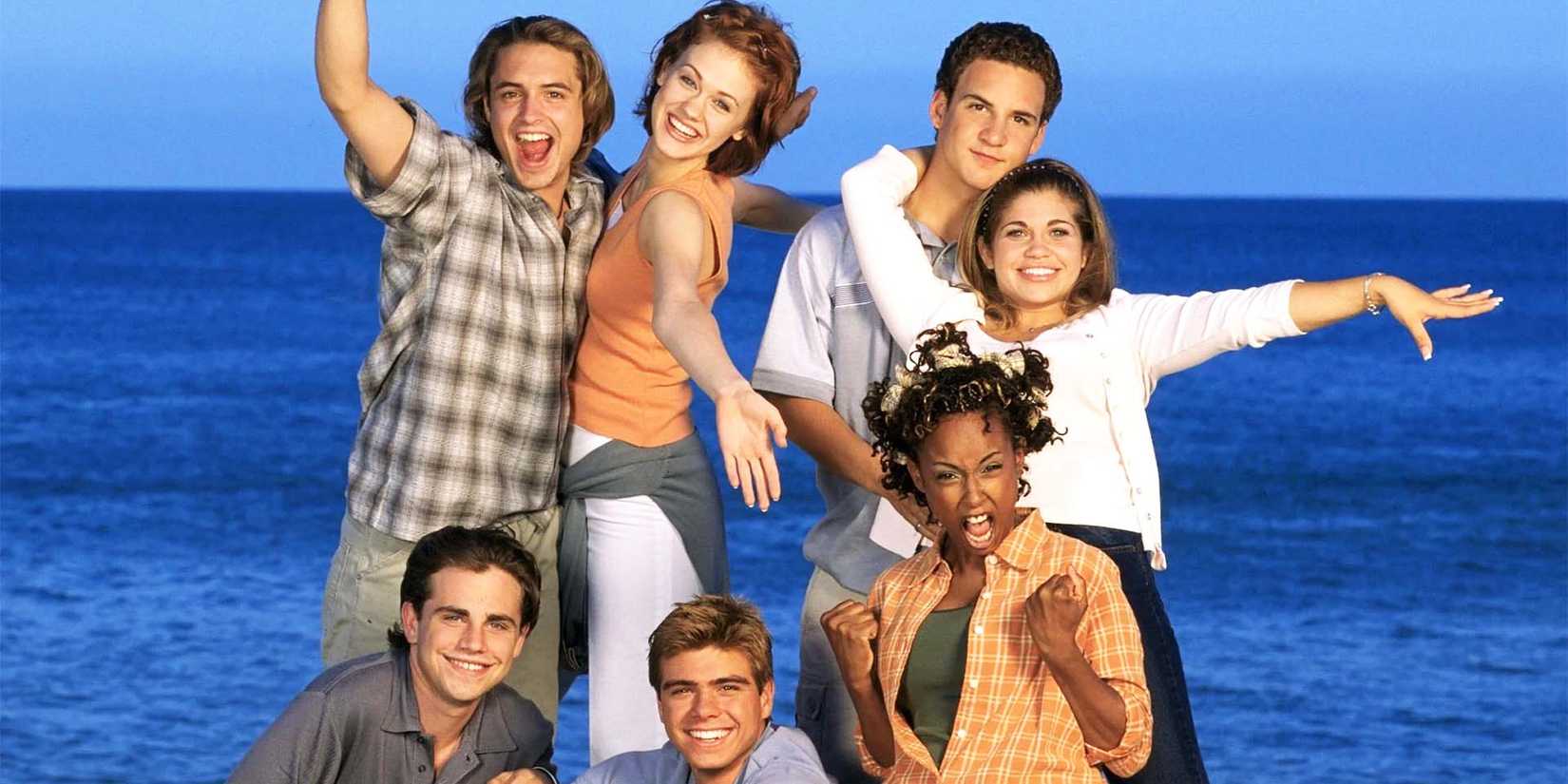 The cast of Boy Meets World posing at the beach