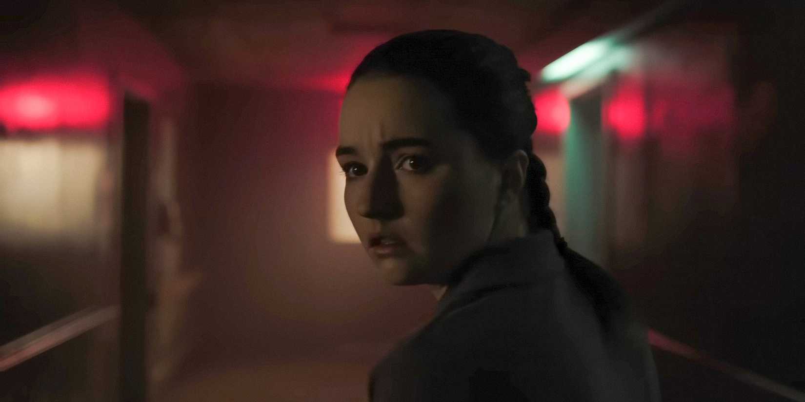 Abby Anderson (Kaitlyn Dever) looking back, scared in The Last of Us Season 2