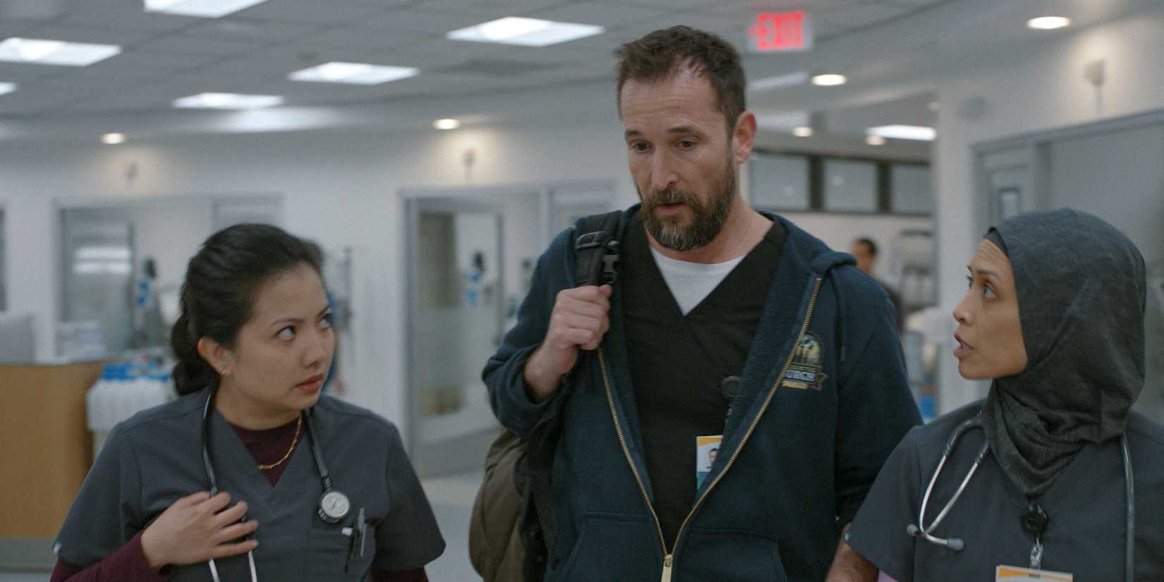 Dr. Robby (Noah Wyle) gossiping with Princess (Kristin Villanueva) and Perlah (Amielynn Abellera) in The Pitt Season 1 Ep 1