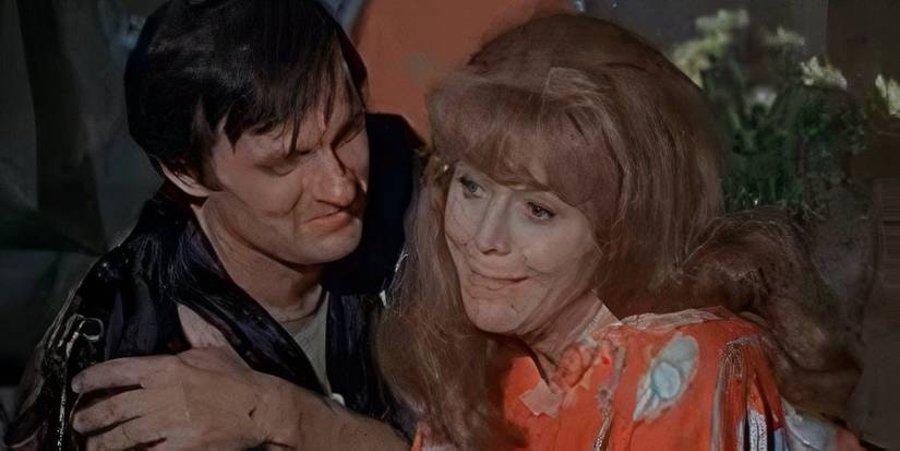 Alan Alda as Hawkeye and Arlene Golonka as Edwina on a date in the MASH episode "Edwina."