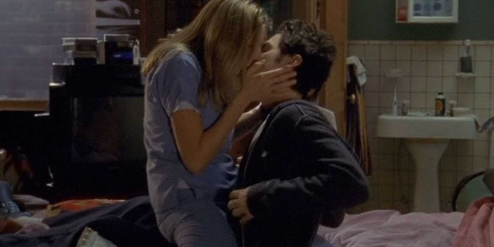 Sarah Chalke's Elliot Reid kissing Zach Braff's JD in the on-call room in Scrubs.