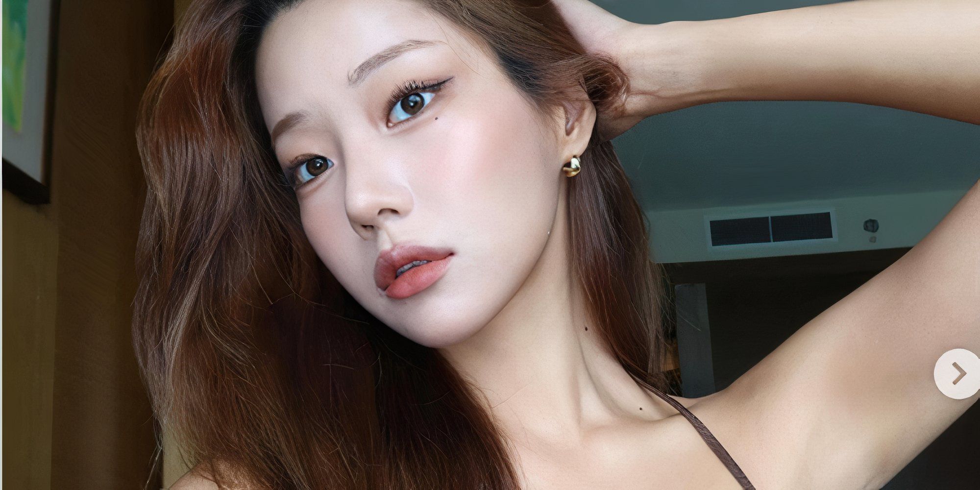 single&rsquo;s inferno Bae ji-yeon posing close up