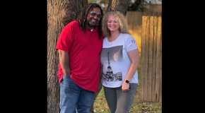 1000-lb Sisters Amanda Halterman and Leonard Moore posing side by side smiling