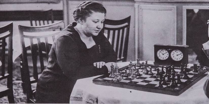 vera menchik playing chess