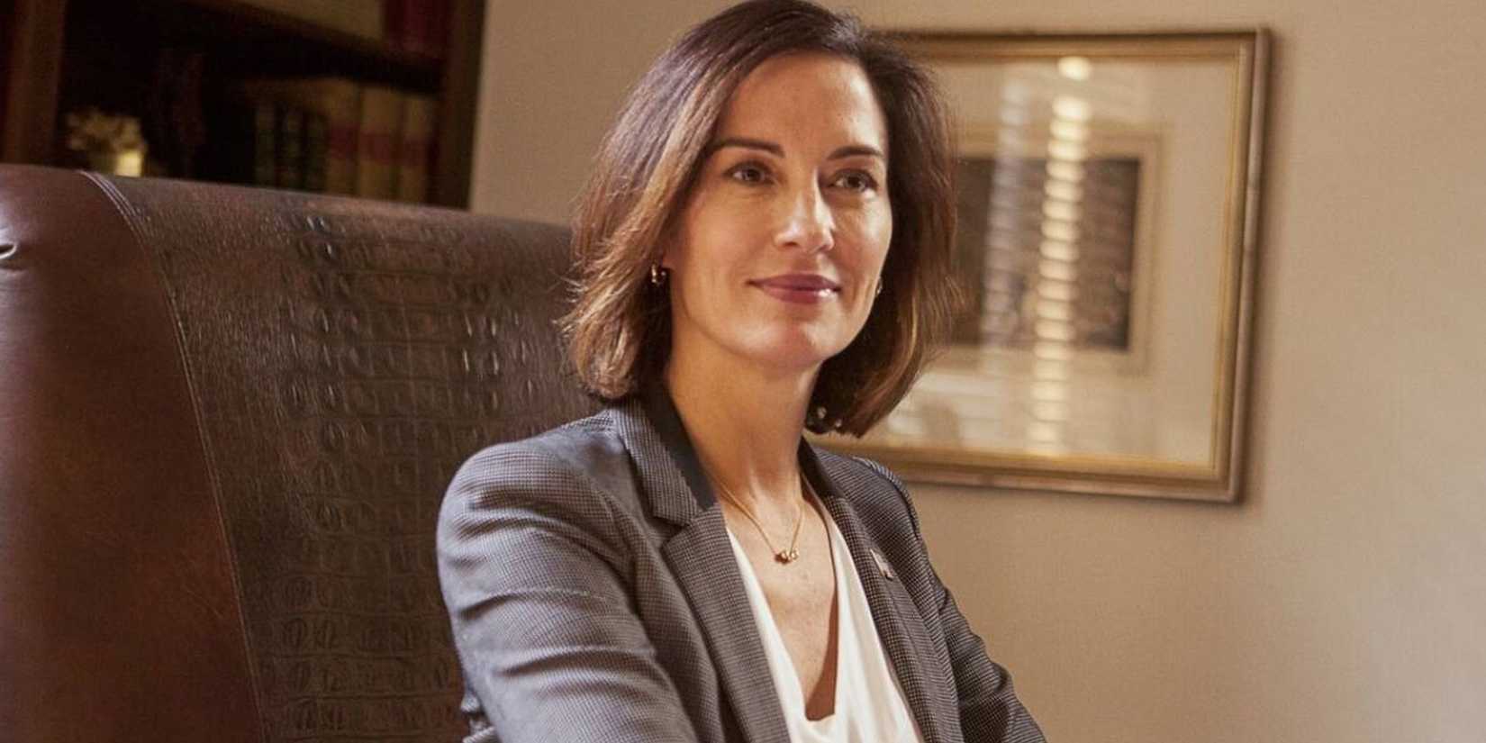 Yellowstone Wendy Moniz as Senator Perry sitting in her office chair