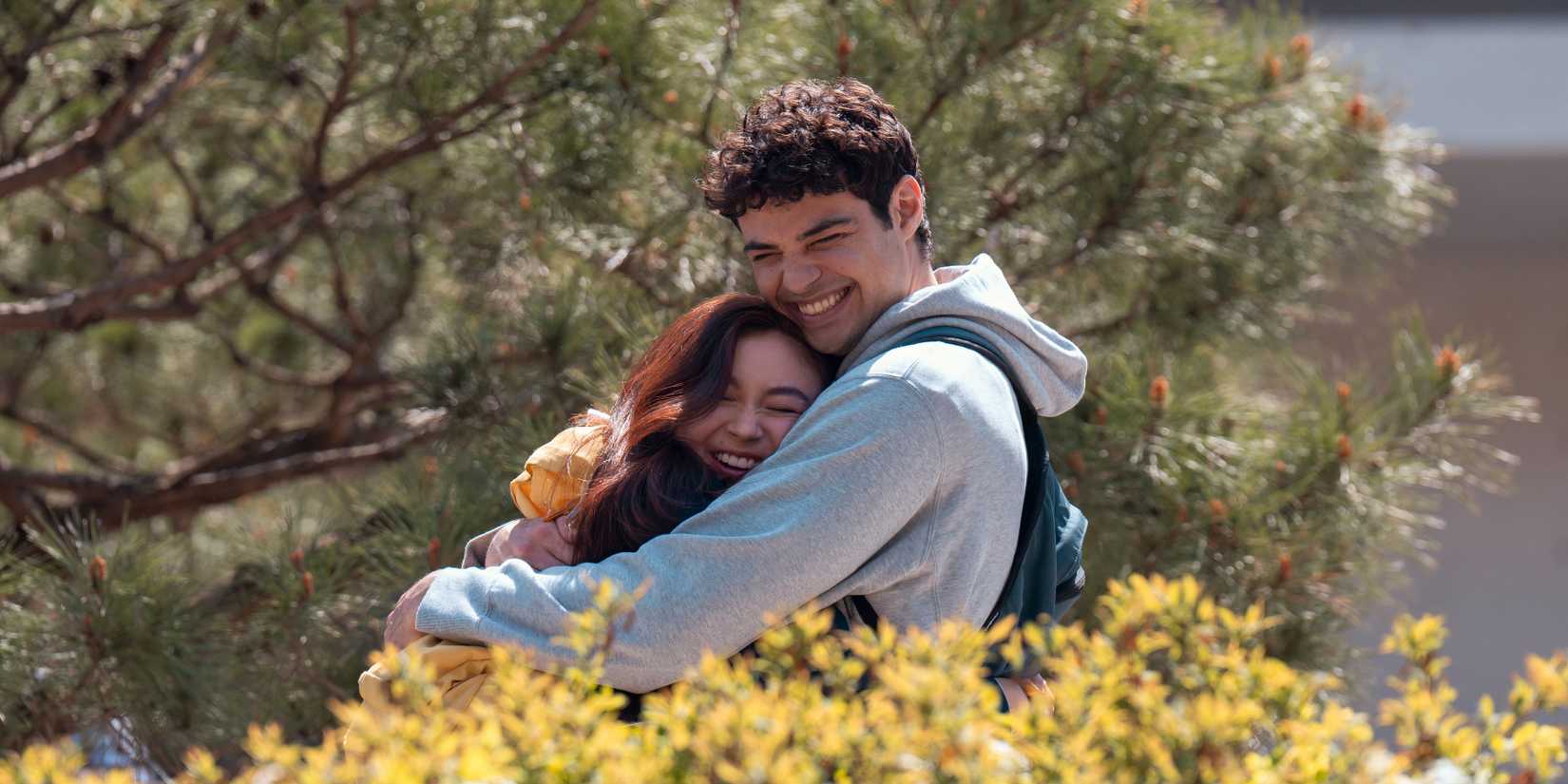 Kitty and Peter hug in XO, Kitty season 2
