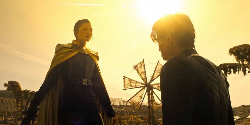Young Georgiou gold cloak in Section 31