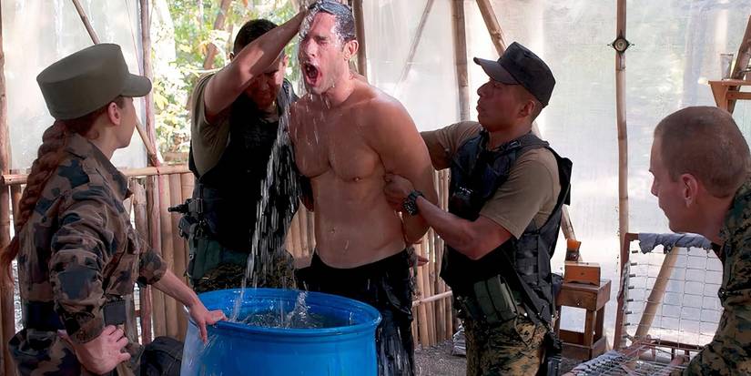 A still from El Dragon return of a warrior