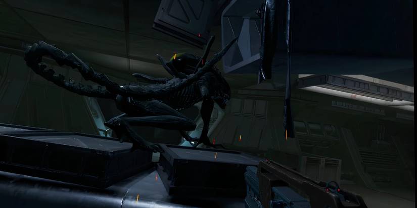 Alien Rogue Incursion VR screenshot of combat against a Xenomorph